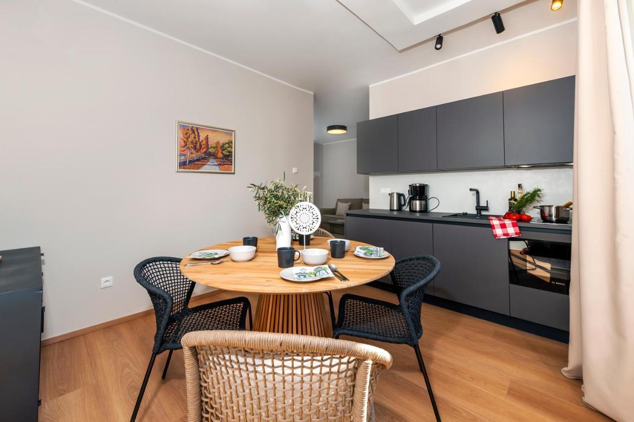 One-Bedroom Apartment,1107269067:JPEG
